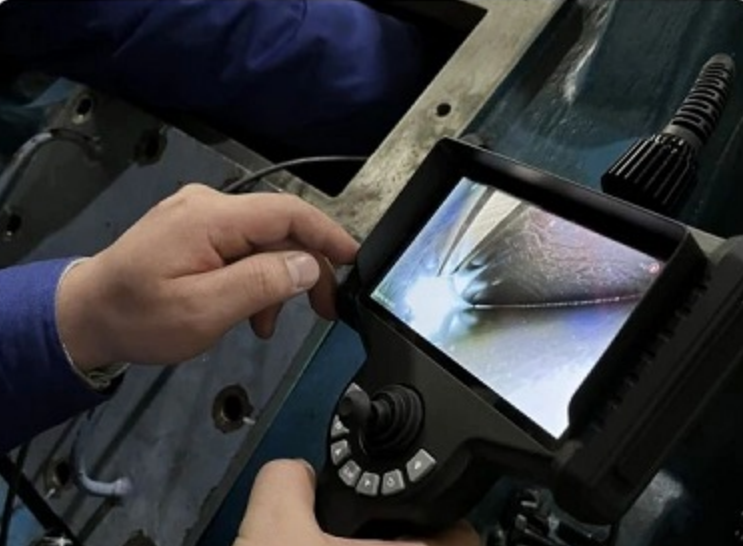 柔性内窥镜是怎么进入发动机内部检测的？